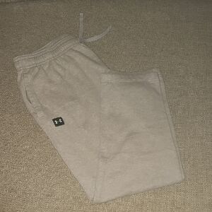 Under Armour Heather Gray Sweatpants